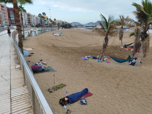 El PP solicita a Darias más vigilancia en Las Alcaravaneras tras volver a convertirse en lugar de pernoctación de más de una decena de personas