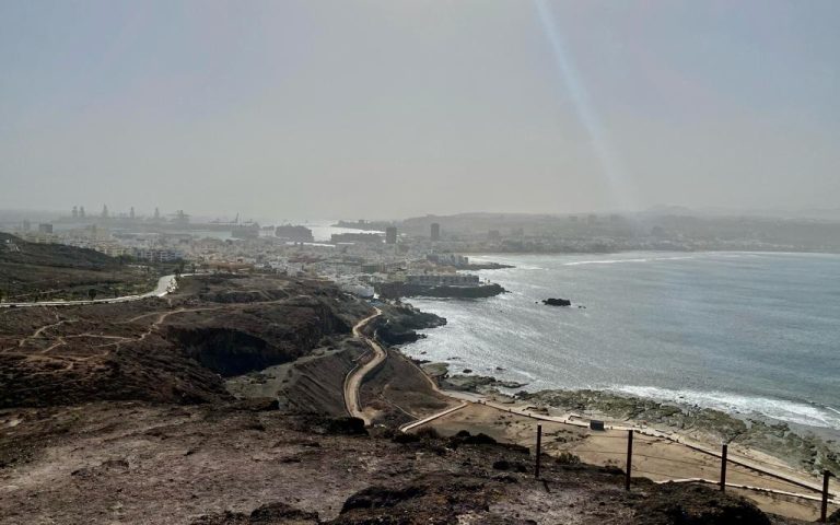 Jimena Delgado: “La falta de interés de Carolina Darias convierte el paraíso natural de El Confital en un macro botellón”