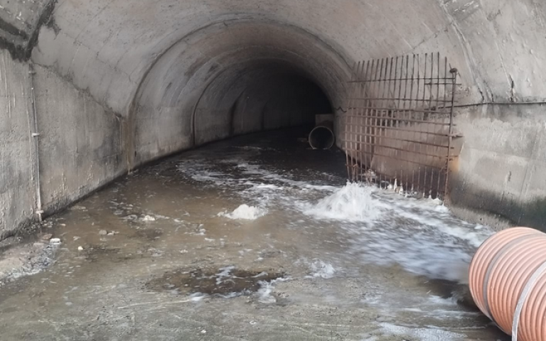 El PP recuerda que los vertidos a través del emisario del Teatro carecen de autorización desde 2017, lo que se suma a la “gravísima” situación del Guiniguada