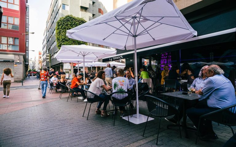 El PP reclama diálogo y un plan serio de ocio nocturno frente a la imposición del cierre temprano de terrazas en Joaquín Costa