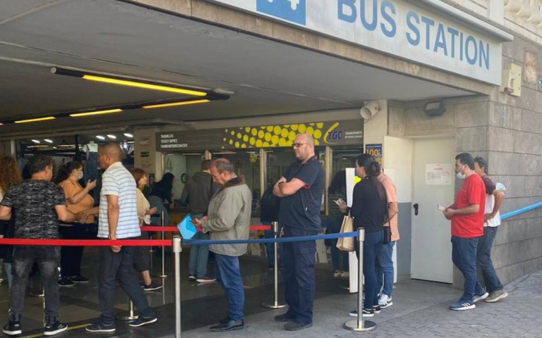 Delgado insta al Cabildo a solucionar “con carácter urgente” los problemas de recarga de los bonos de guagua por su impacto en los vecinos de la capital