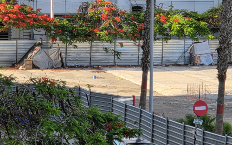 El PP denuncia que los solares abandonados de la MetroGuagua en la capital grancanaria se han convertido en focos de infraviviendas y exclusión social