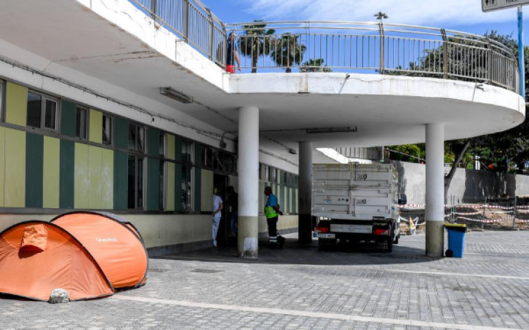 El PP denuncia que Darias deja vencer el contrato de seguridad de los centros para personas sin hogar para después adjudicarlos por emergencia y a dedo